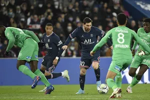 Messi giúp Mbappe lập cú đúp, vẫn từ chối gia hạn hợp đồng với PSG