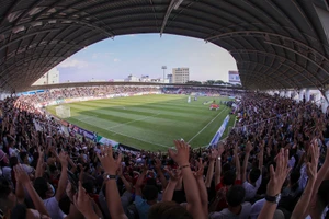 Thầy trò Kiatisak mất lợi thế tại vòng 2 V-League 