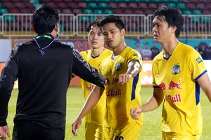 Zico Thái nói gì khi Văn Toàn cảm thấy không thoải mái?