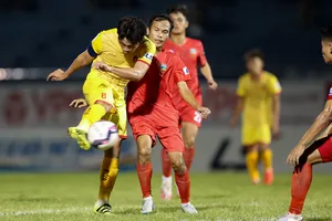 47 cầu thủ bị nhiễm COVID-19, giải hạng Nhất hoãn 3 trận 