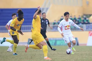 Đội bóng của bầu Đức sa sút lạ lùng