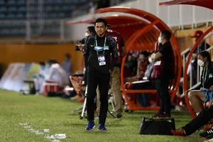 Kiatisak bị nhiễm COVID-19, HA Gia Lai thua thiệt ở sân Vinh