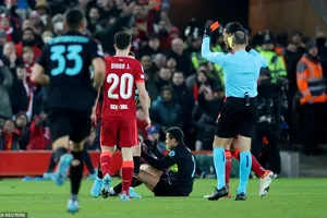 Cầu thủ Liverpool nhầm lẫn ranh giới gian lận và khôn ngoan