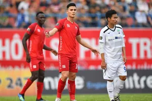 Ông Park gây sốc ở lần đầu tiên gọi trung vệ Việt kiều lên tuyển