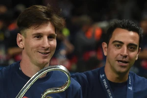 Xavi không nói chuyện với Messi sau trận thua kỳ lạ của PSG