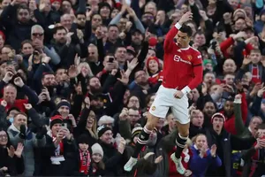 Ronaldo nói gì sau cú hat trick và tương lai ở Man United 