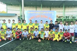 Đá bóng giao hữu kỷ niệm ngày Thể thao Việt Nam