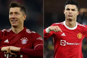 Lewandowski đá cặp với Ronaldo trong màu áo MU
