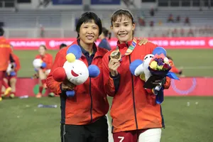 Clip: Chương Thị Kiều cười ngất và nói tiếng Kh'mer với đồng nghiệp Campuchia