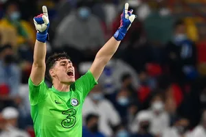 Thủ môn đắt giá nhất thế giới trên đường rời Chelsea