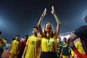 Madam Pang thua không bào chữa và ‘nắn gân’ HLV Polking