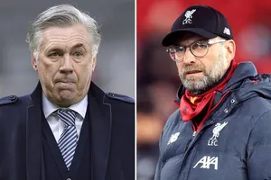 HLV Ancelotti mỉa mai đội hình khập khiễng của Liverpool