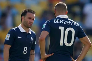 Người từng bị Benzema tống tiền bằng clip sex ủng hộ… Benzema