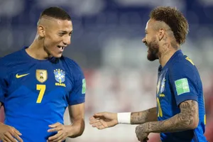 PSG săn lùng Richarlison, cho ra rìa đàn anh Neymar
