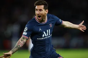 Messi lạnh nhạt với đồng đội