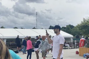 Pique hành hung người chụp ảnh