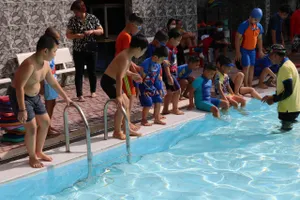 Quận 1 phổ cập bơi và chiêu sinh các lớp thể thao miễn phí