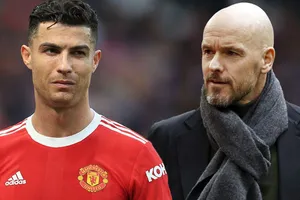 Ten Hag không nói chuyện với Ronaldo
