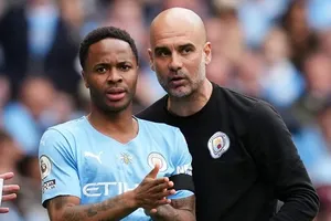 Sterling bị mắng dù... không làm gì