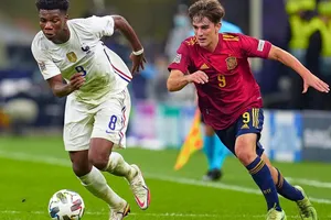 Bom tấn của Real mâu thuẫn với đồng đội