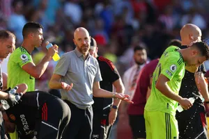 Cầu thủ MU quẳng chiến thuật của Ten Hag vào sọt rác