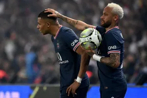 Neymar đổ thêm dầu vào lửa mâu thuẫn với 'quyền lực đen' Mbappe