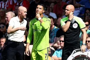 Ronaldo bất mãn HLV Ten Hag
