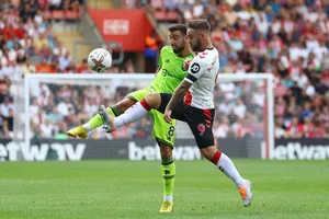 Công thần của Man United lại bị chê trách