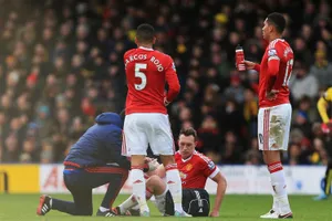 Sao Man United bị tống khỏi phòng thay đồ