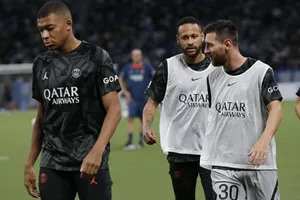 Messi, Neymar và Mbappe kẻ đá, người dự bị