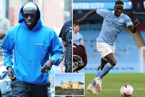 Cô gái tố cáo ngôi sao Man City cưỡng hiếp quay lại nhà anh 10 lần