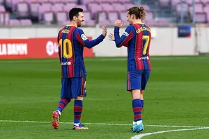 Công thần của Barca bít cửa về Camp Nou