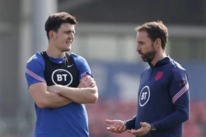 ‘Ăn bám’ ở Man United, trung vệ Maguire vẫn đá chính cho tuyển Anh