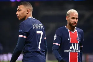 Neymar ấm ức khi bị Mbappe ‘đâm sau lưng’