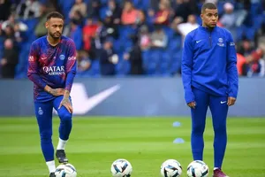 Mâu thuẫn khó hàn gắn giữa Neymar – Mbappe và sai lầm của PSG 