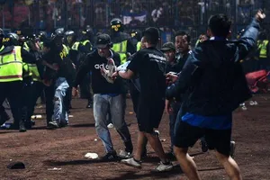 Thảm họa ở Kanjuruhan: Có những CĐV chết trong tay cầu thủ