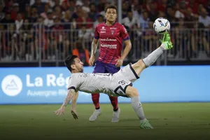 'Messi xuất sắc hơn Ronaldo rất nhiều'