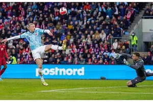 Ghi bàn như máy, Haaland kiếm tiền ‘khủng’