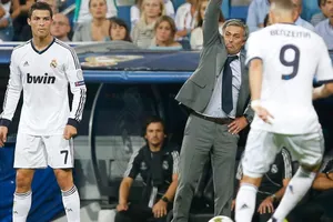 Mourinho nói điều lạ lùng về Benzema 