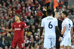 Những lời khuyên quý giá cho Nunez sau chiếc thẻ đỏ