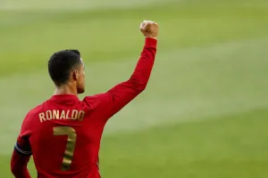 Ronaldo gây khó khăn cho tuyển Bồ Đào Nha