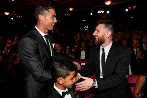 Ronaldo gây sốc: 'Nếu Messi giành Quả bóng vàng, tôi bỏ bóng đá!'