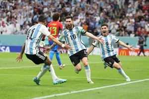Messi thú nhận khó khăn sau màn ảo thuật kỳ diệu