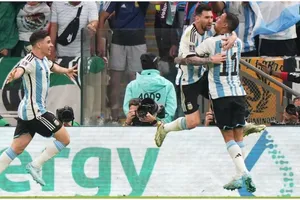 ‘Maradona trên thiên đường, cầm xì gà và cổ vũ Messi‘