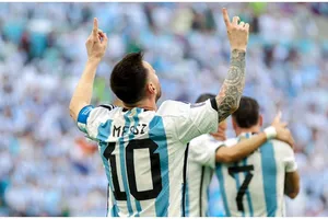 Bạn thân chỉ cách Messi đánh bại Van Dijk 