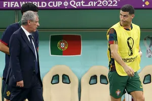 HLV Santos úp mở Ronaldo ngồi ngoài trận tứ kết với Morocco