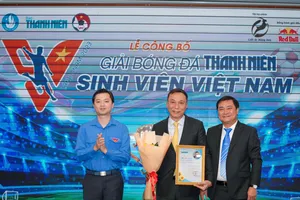 Báo Thanh Niên tổ chức sân chơi bóng đá chuyên nghiệp cho sinh viên