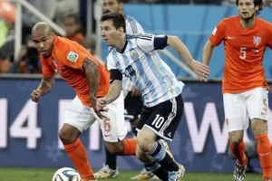 Hà Lan sẽ "bắt chết" Messi kiểu gì?