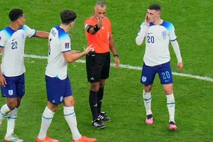 Trọng tài Brazil bị nghi ngờ mua chuộc ở trận Anh thua Pháp