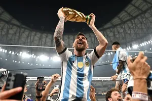 Bật mí sau bức ảnh ghi lại khoảnh khắc lịch sử với Messi